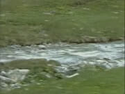 ユリアパスを流れる小川