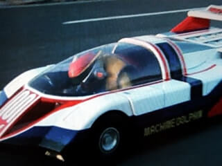 ドルフィン号を運転するマシンマン画像